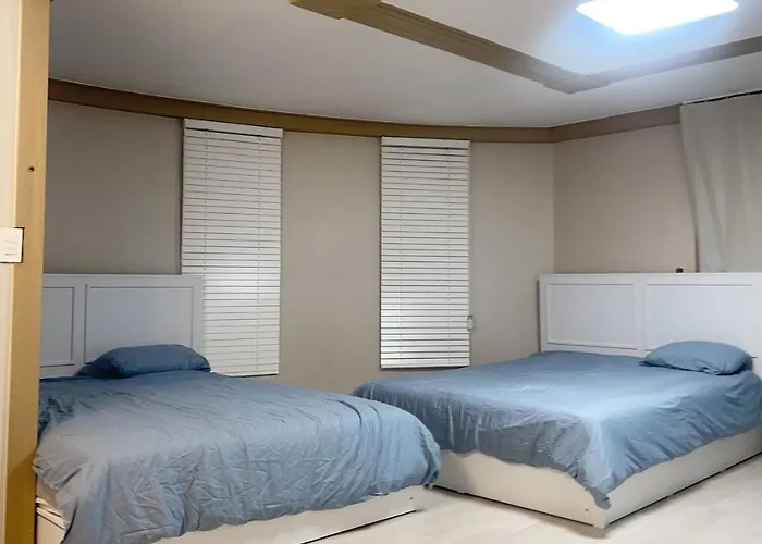 Gangnam Sinnonhyeon Subway Station Studio Apartment Can Accommodate Four People Basement No Window 105