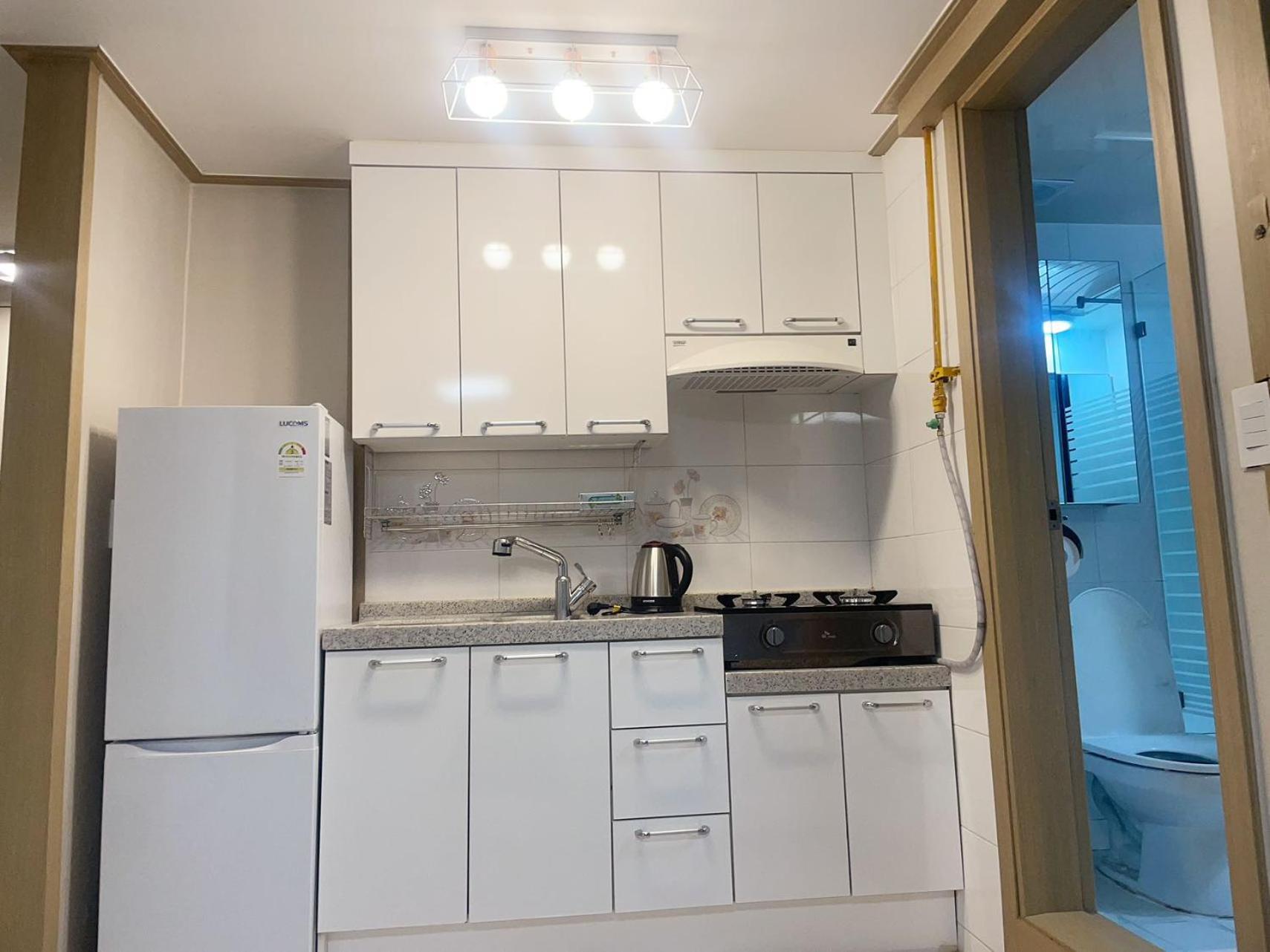 아파트 Gangnam Sinnonhyeon Subway Station Accommodate Four People Basement No Window 105 *